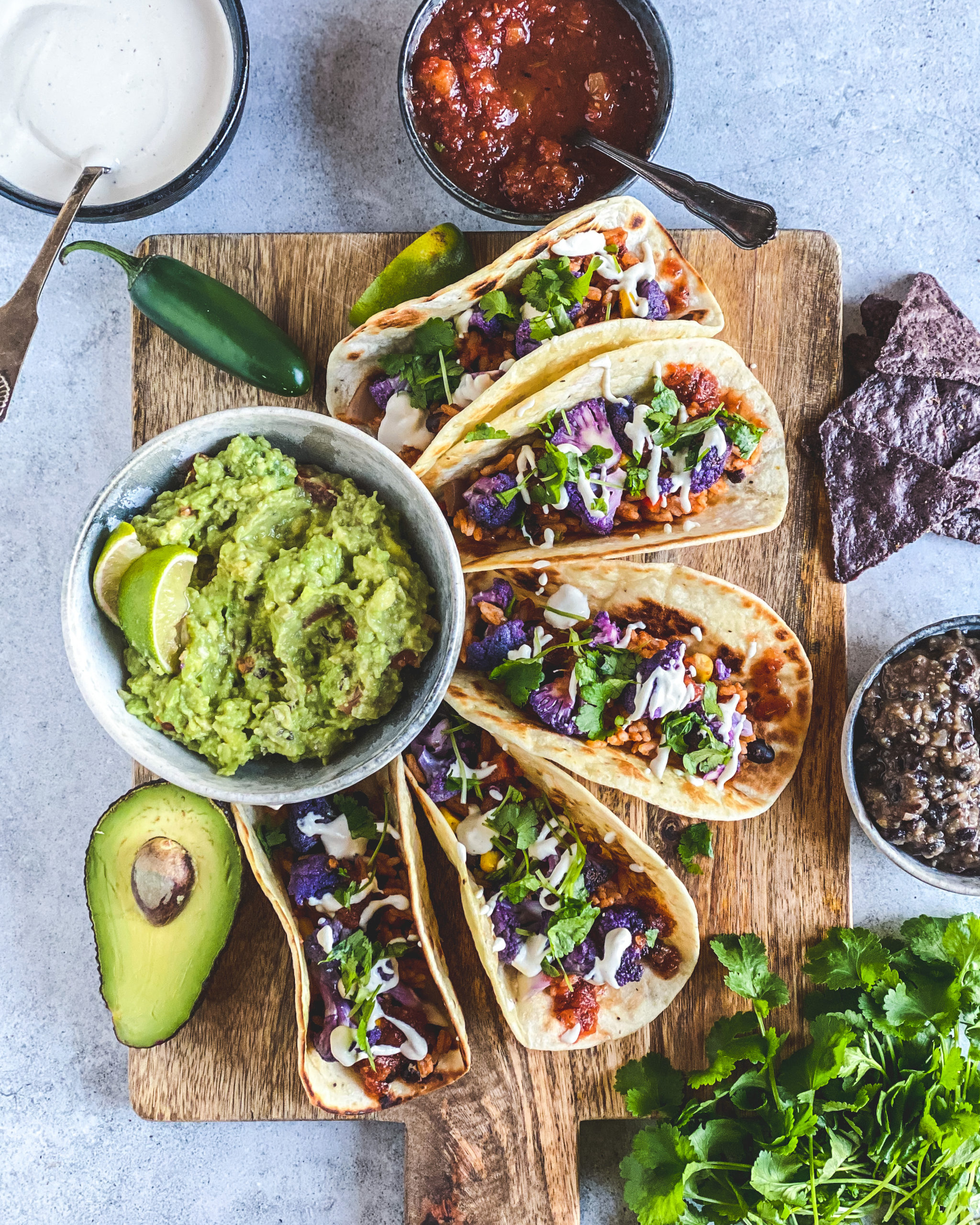Bløde Tacos med Mexicanske Krydrede Ris, Blomkål og Tilbehør - opskrifter af Johanne Mosgaard